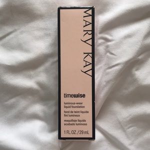 Mary Kay timewise luminous wear foundation ivory 4